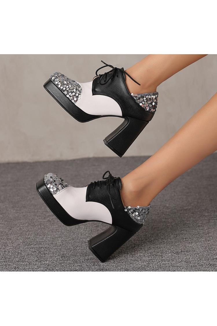 Talons épais à lacets colorblock avec patchwork décoré de sequins et bout carré