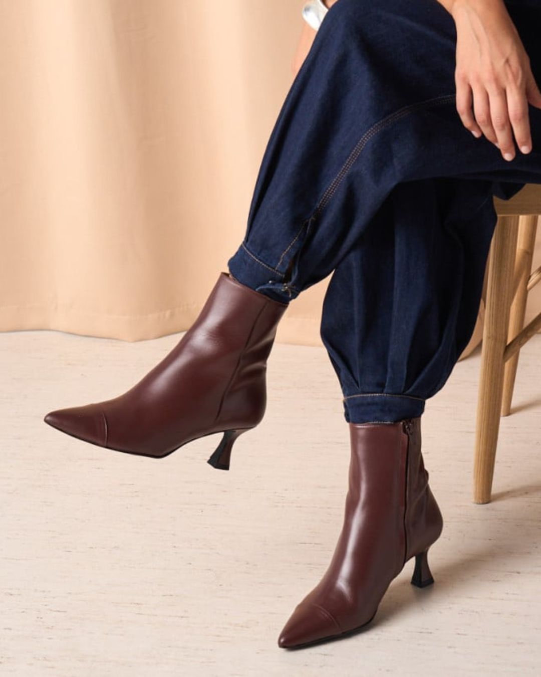 Elegante vielseitige Stiefeletten mit mittelhohem Absatz [Vorbestellung]