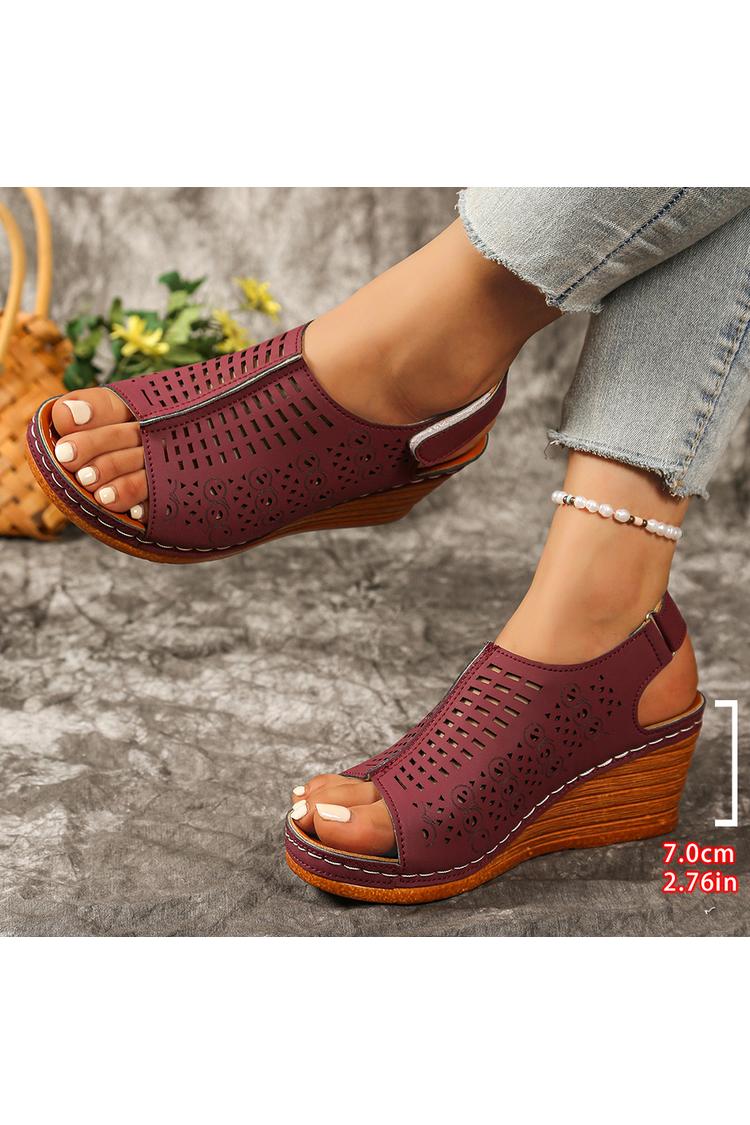 Sandali con zeppa e cinturino posteriore casual, con punta tonda e traforata, tinta unita