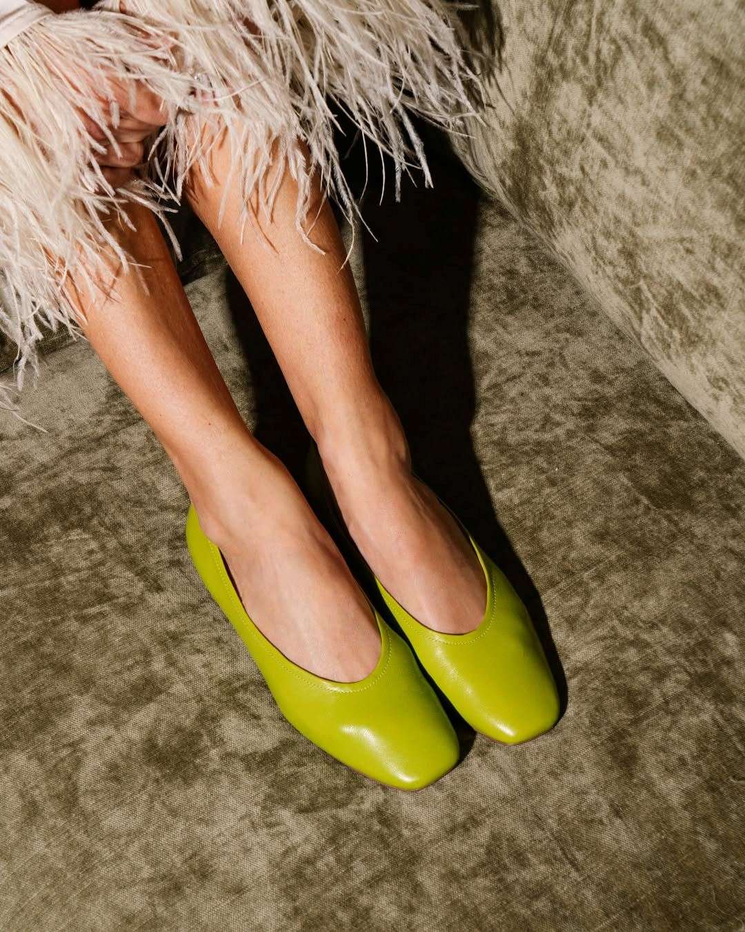 Ballerines plates en cuir PU vert néon à bout carré [Précommande]