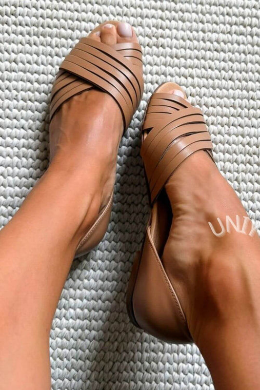 Sandali piatti in similpelle con punta aperta e cinturini incrociati [Pre-ordine]