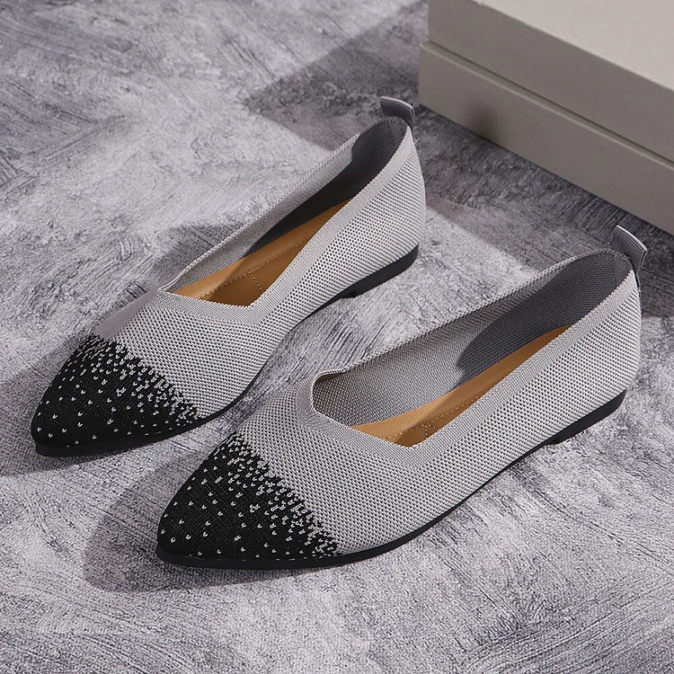 Ballerine traspiranti con punta affilata e lavorazione a maglia colorblock