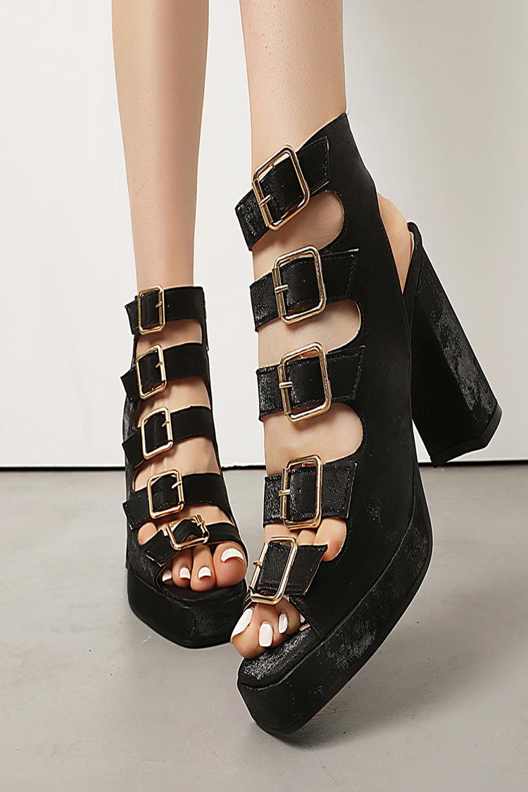 Scarpe con tacco grosso, cinturino posteriore, fibbia e punta quadrata traforata 