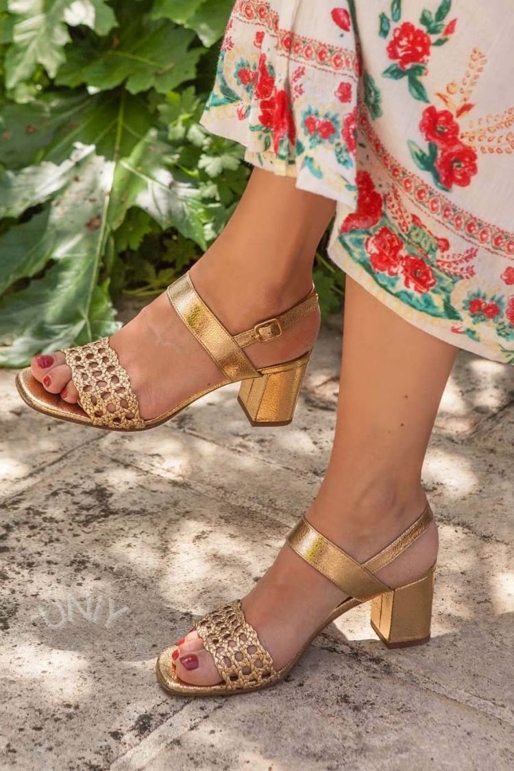 Chique gouden metallic sandalen met geweven bandjes en blokhak [Pre Order]
