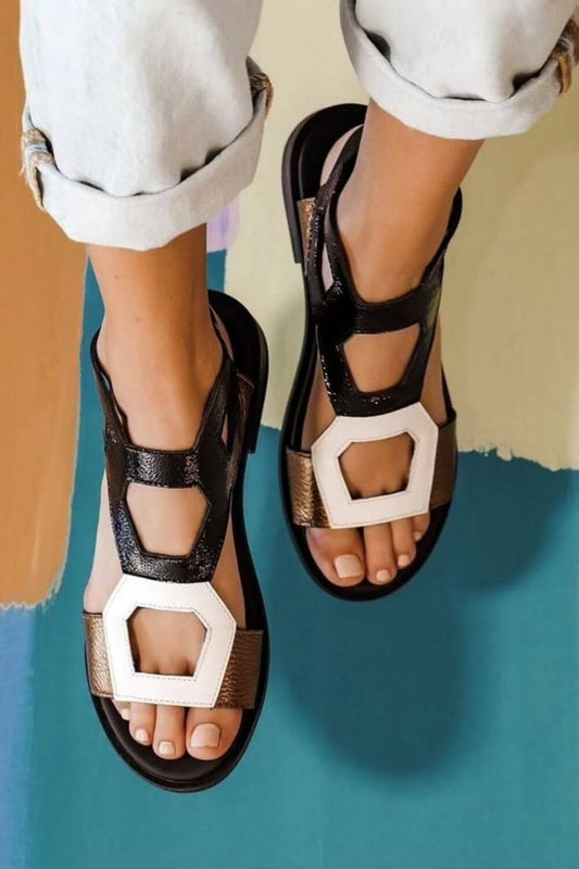 Sandali con plateau in vernice con esagoni geometrici ritagliati [Pre-ordine]