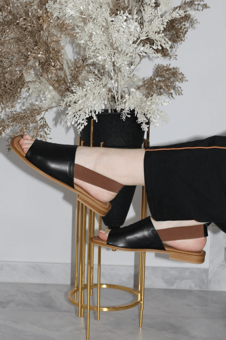 Ballerine aperte in similpelle con cinturino elastico sul retro [Pre-ordine]