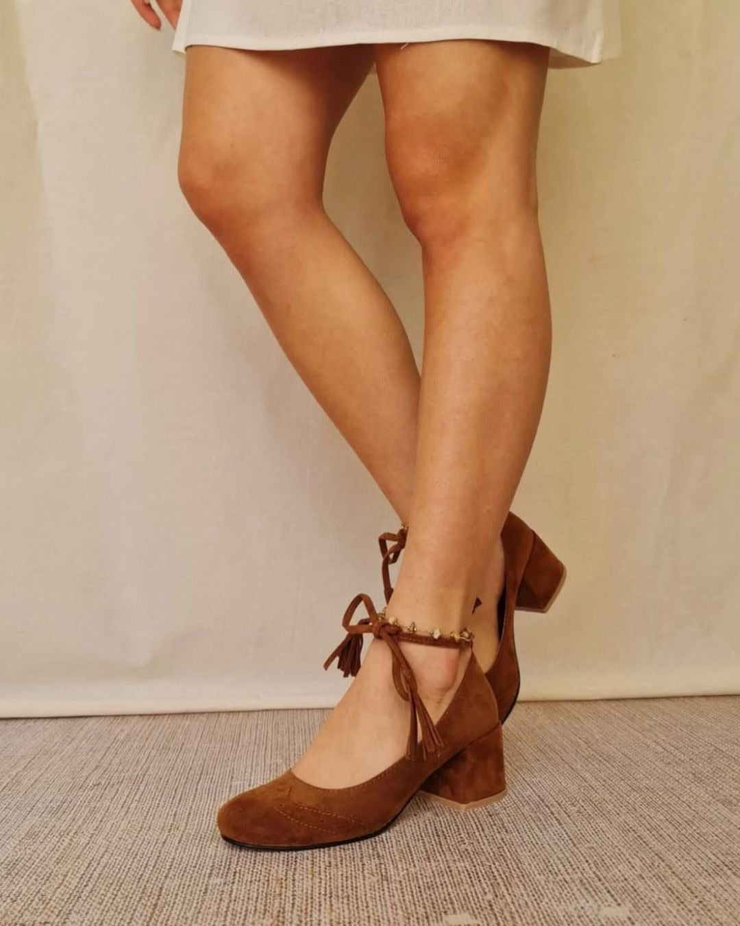 Décolleté con tacco spesso, punta affilata, lacci e frange [Pre-ordine] 