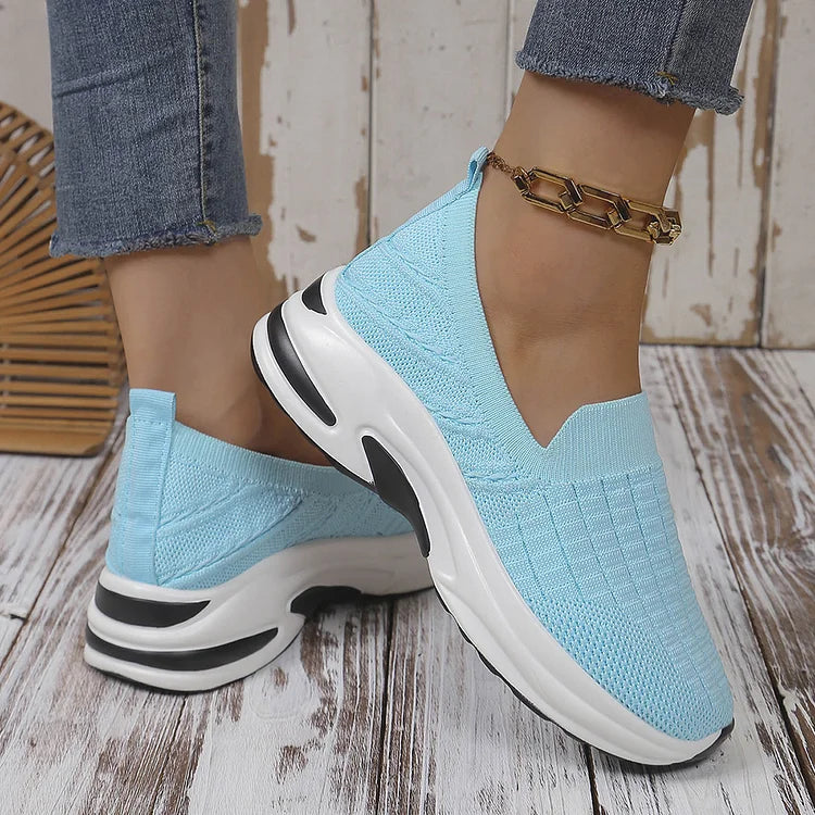 Scarpe casual da ginnastica con zeppa, punta rotonda, in maglia tinta unita