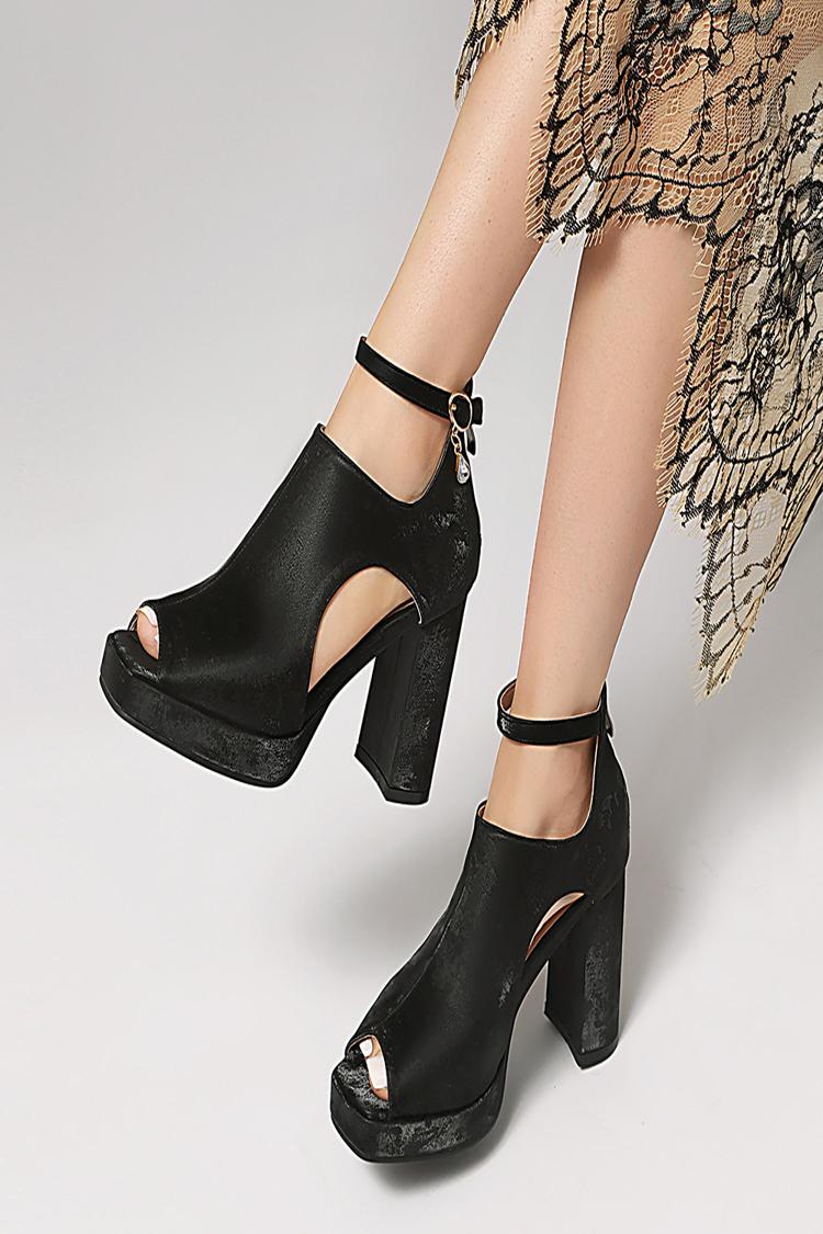 Scarpe con tacco grosso, punta aperta, fibbia, cerniera e cinturino alla caviglia in tinta unita