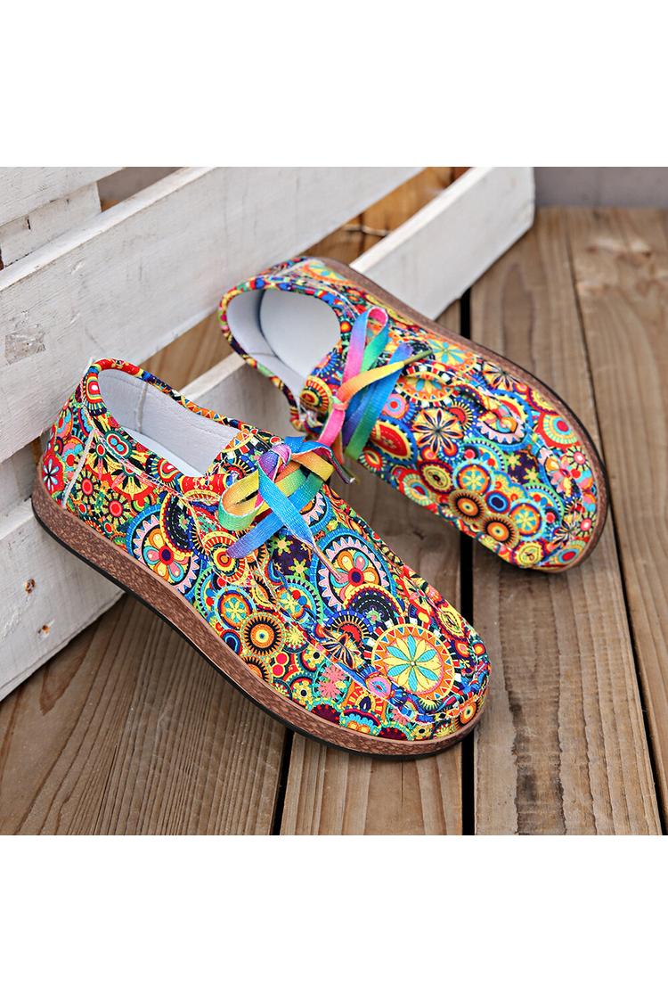 Sneakers casual con lacci e punta tonda con stampa a motivo etnico multicolore 