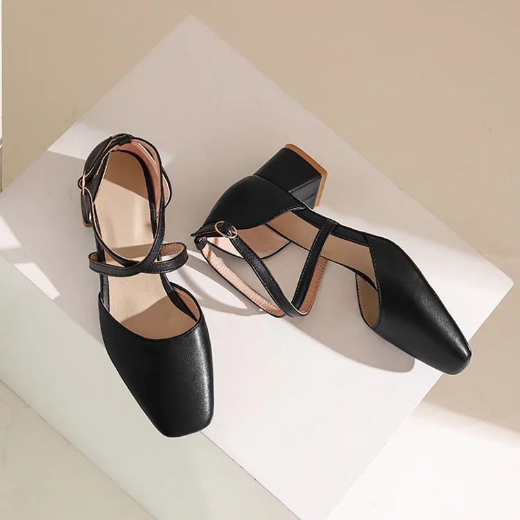 Scarpe con tacco grosso, punta quadrata, fibbia e cinturino incrociato, tinta unita