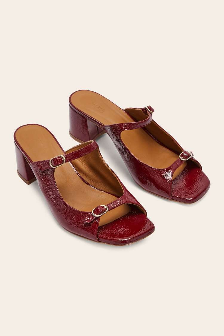 Lackleder Peeptoe Blockabsatz Mules