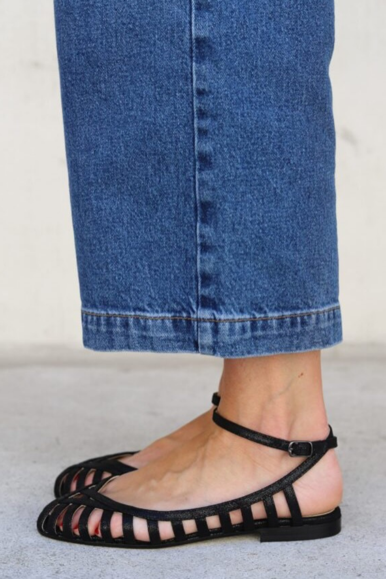 Sandalias planas negras con tiras, diseño de jaula y puntera abierta con pulsera en el tobillo [Pre-pedido]