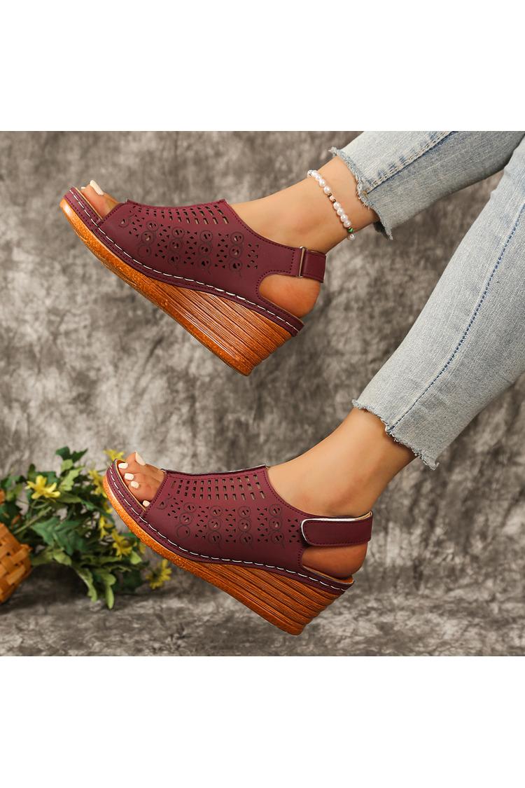 Sandali con zeppa e cinturino posteriore casual, con punta tonda e traforata, tinta unita