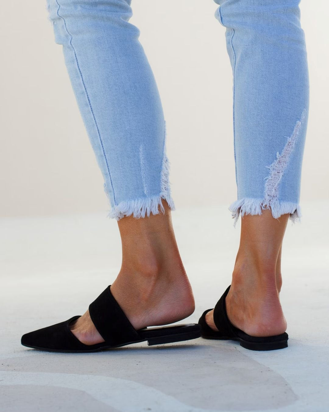 Schwarze Wildleder-Patchwork-Lässige Spitz zulaufende Mule-Flats [Vorbestellung]