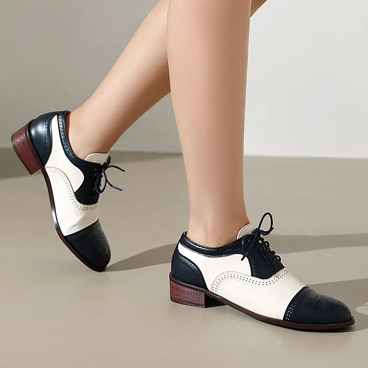 Oxford brogue con punta tonda e lacci colorblock e tacco basso a blocco