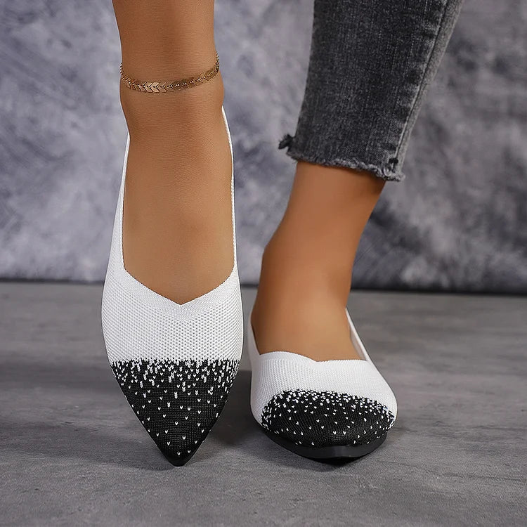 Ballerine traspiranti con punta affilata e lavorazione a maglia colorblock