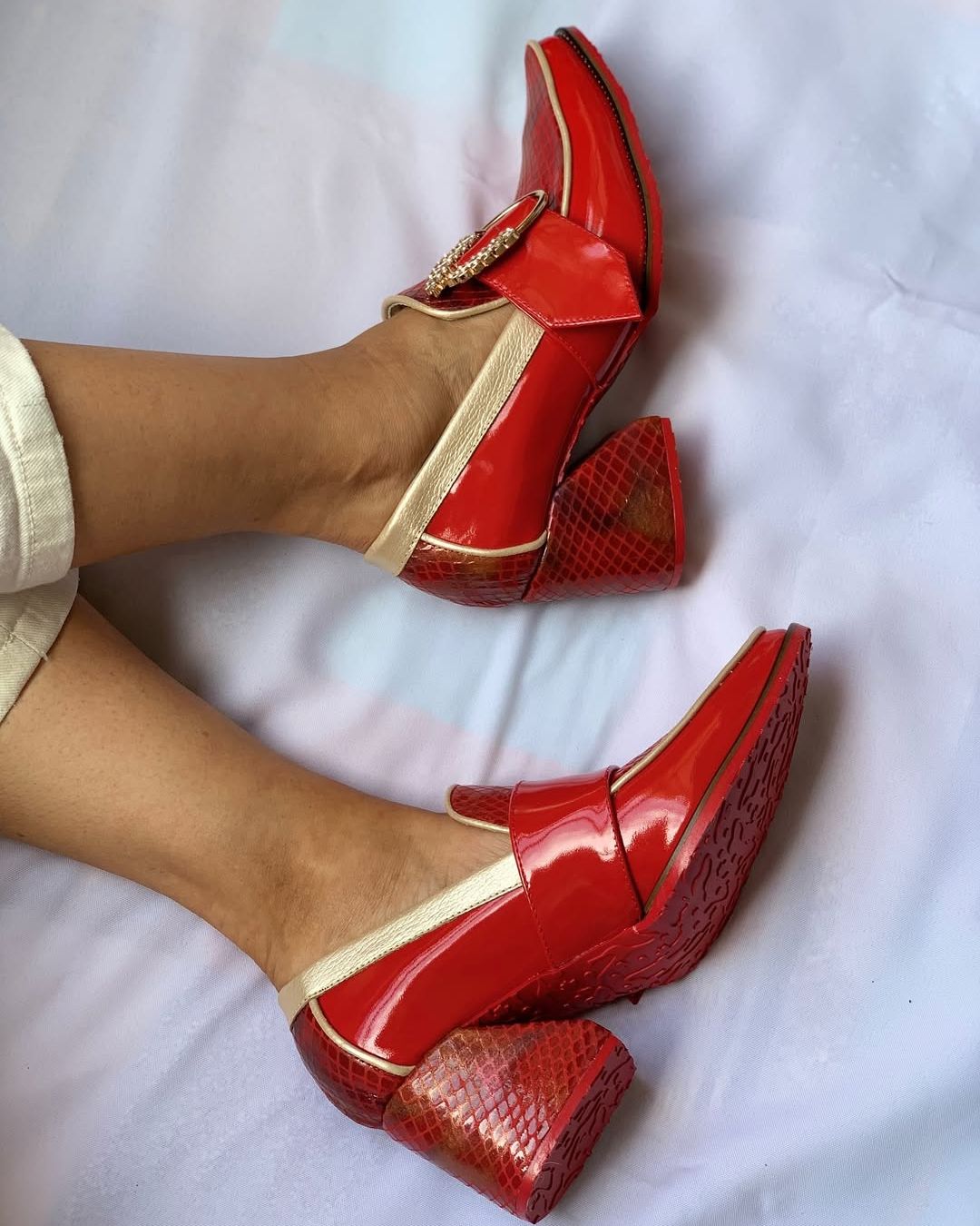 Mocassini con tacco a blocco e stampa serpente rossa [Pre-ordine]
