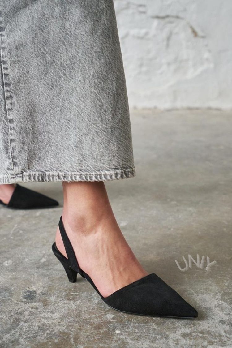 Zwarte suède d'Orsay slingback kitten heels met puntige neus [Pre Order]