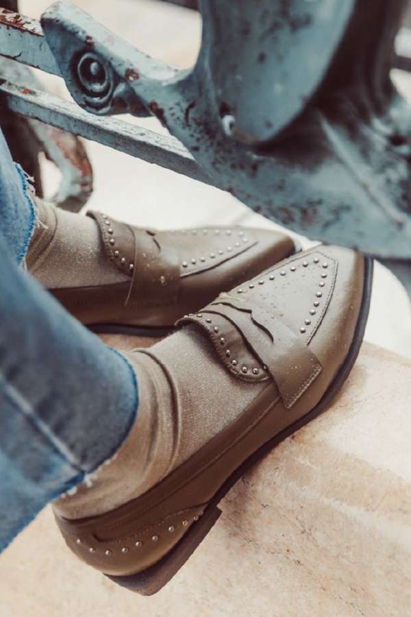 Wildleder Nieten Spitz zulaufende Loafers [Vorbestellung]