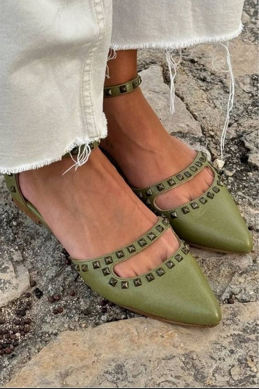 Nietenbesetzte grüne spitze Ballerinas [Vorbestellung]