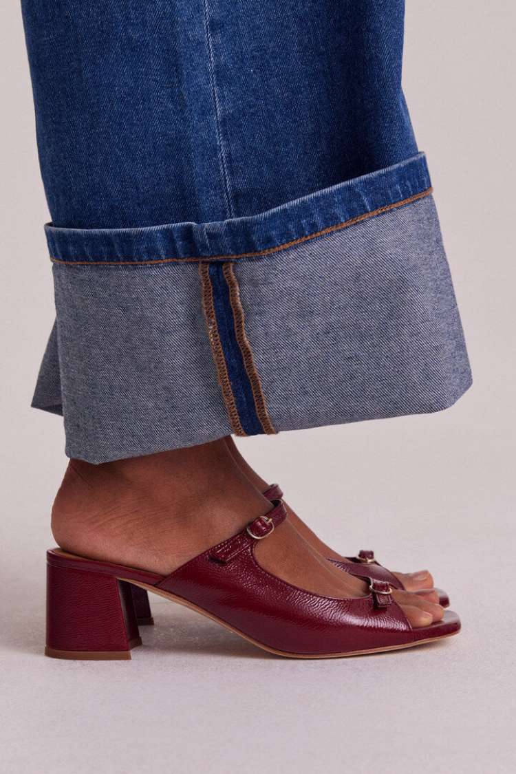 Lackleder Peeptoe Blockabsatz Mules