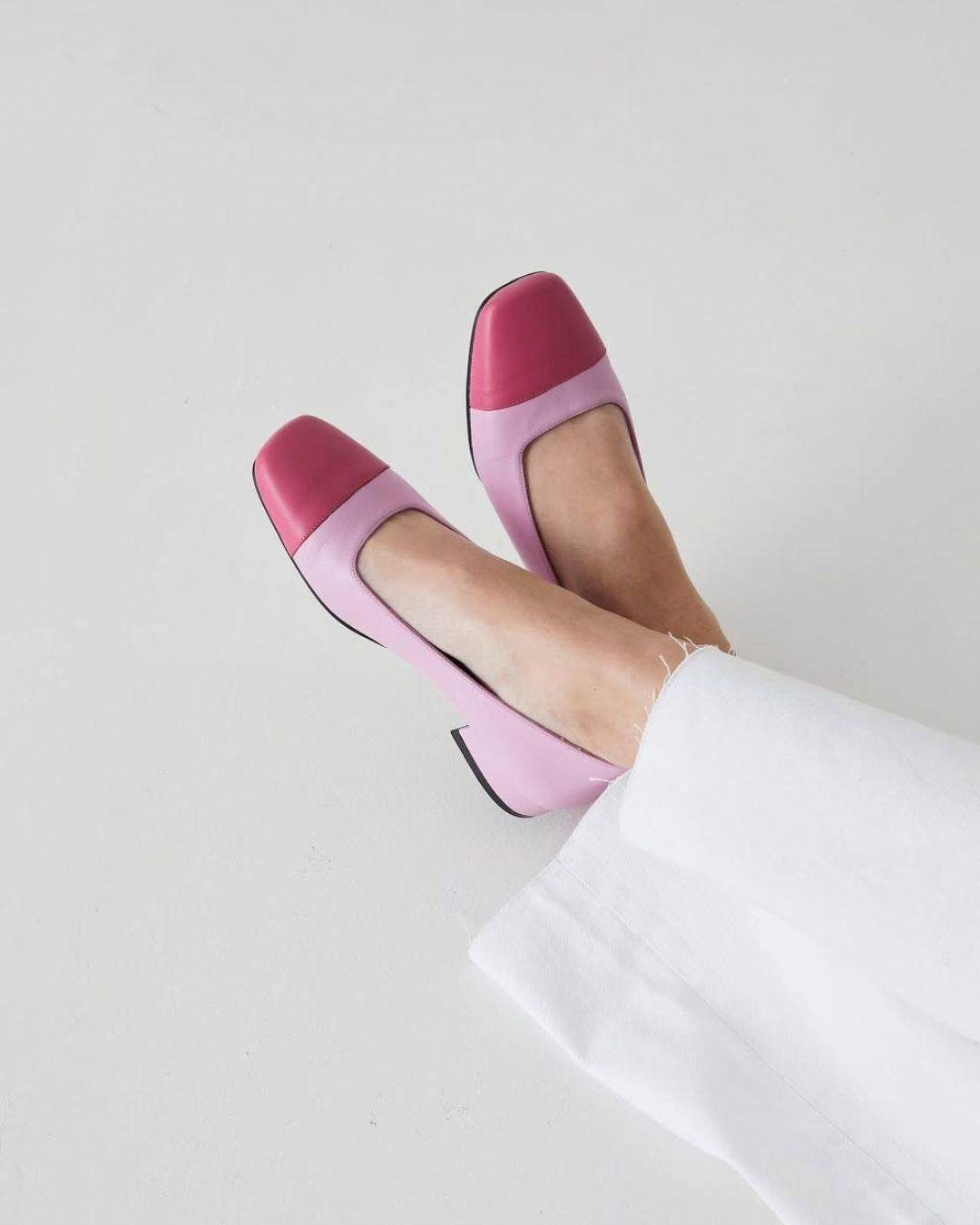 Elegantes zapatos de tacón cuadrado en dos tonos rosas con punta cuadrada [Reserva] 