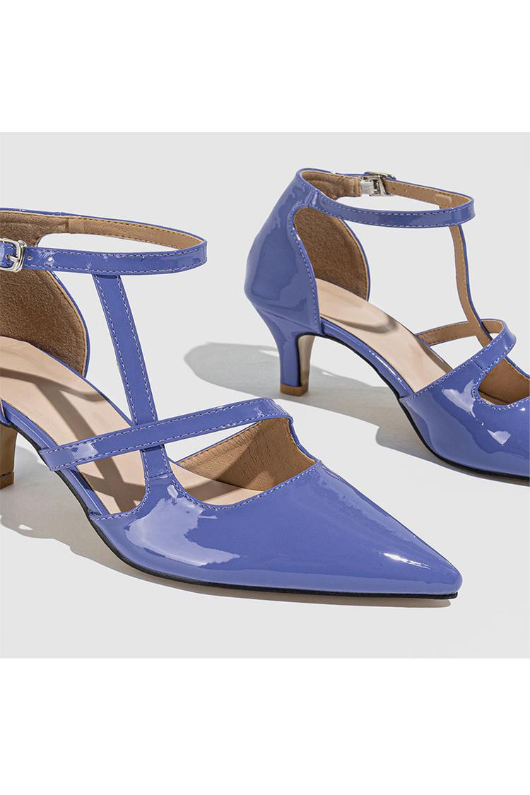 Scarpe con tacco a spillo a punta, con cinturino alla caviglia incrociato irregolare, tinta unita e fibbia