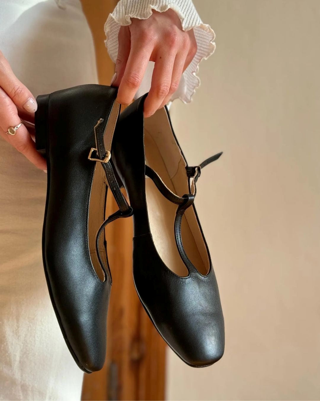 Runde Zehen T-Riemen Leder Einfarbige Knöchelriemen Ballerinas [Vorbestellung]