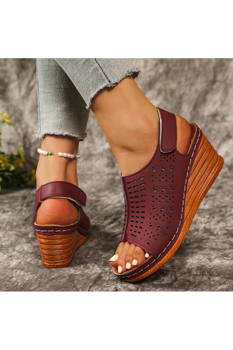 Sandali con zeppa e cinturino posteriore casual, con punta tonda e traforata, tinta unita