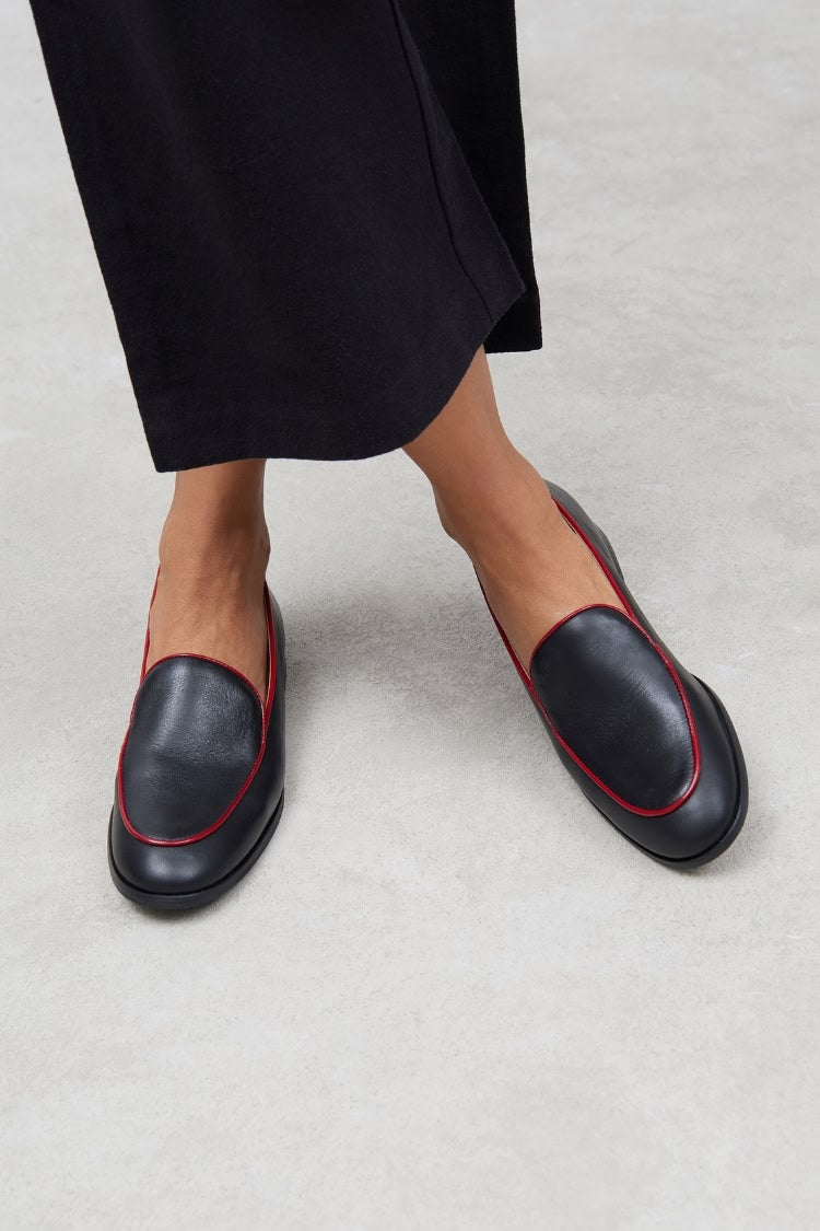Red Piping Round Toe Black Leather Flat Loafers [Pre Order]