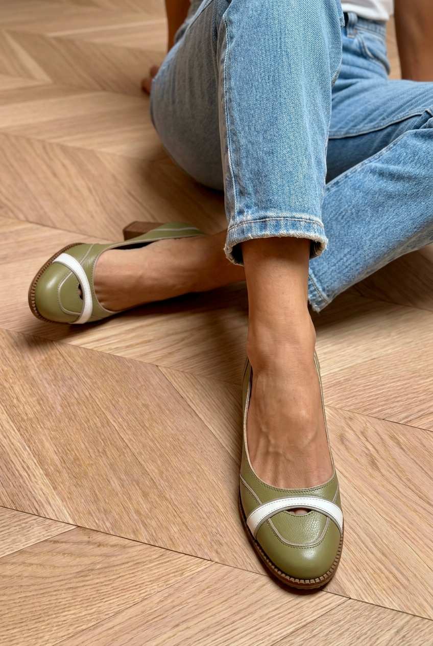 Vintage Contrast Cutout Round Toe Block Heel Pumps [Pre Order]