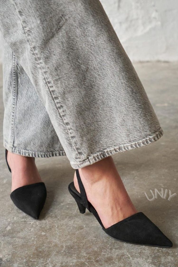 Zwarte suède d'Orsay slingback kitten heels met puntige neus [Pre Order]