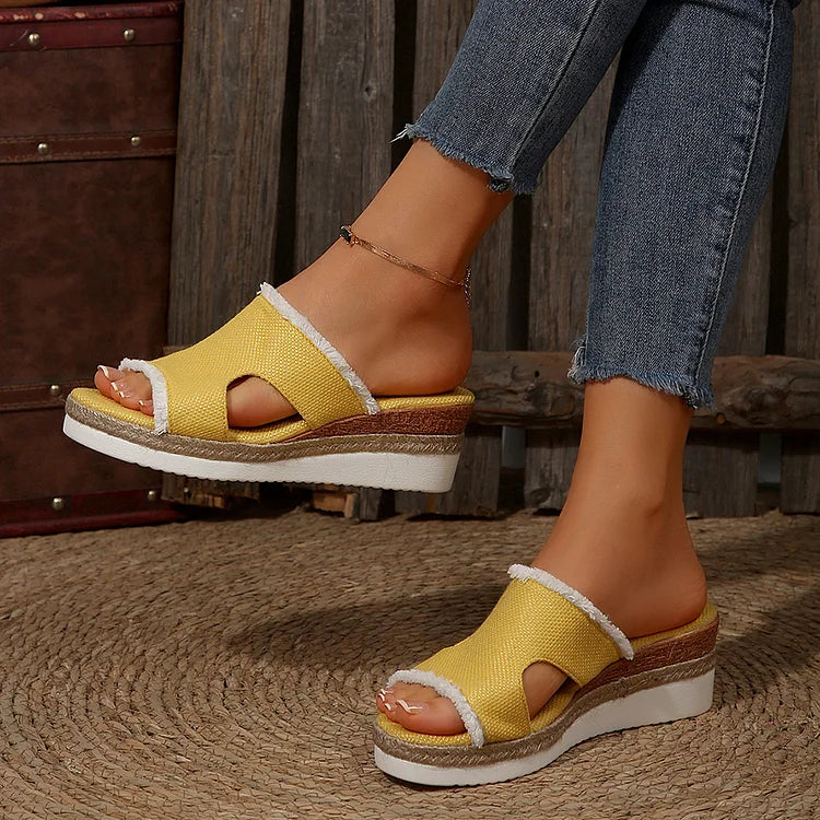 Kapcie na koturnie Canvas Colorblock z surowym wykończeniem, wycięciem i odkrytymi palcami