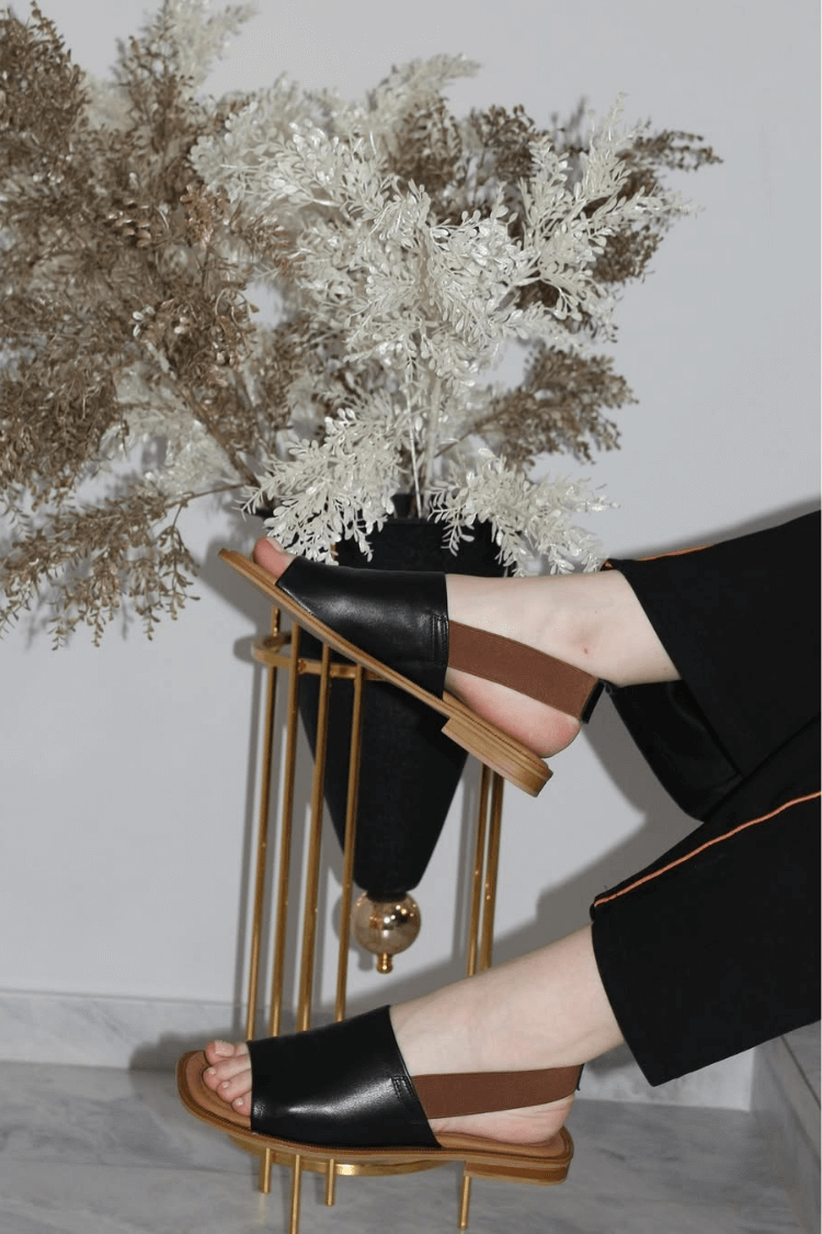 Ballerine aperte in similpelle con cinturino elastico sul retro [Pre-ordine]