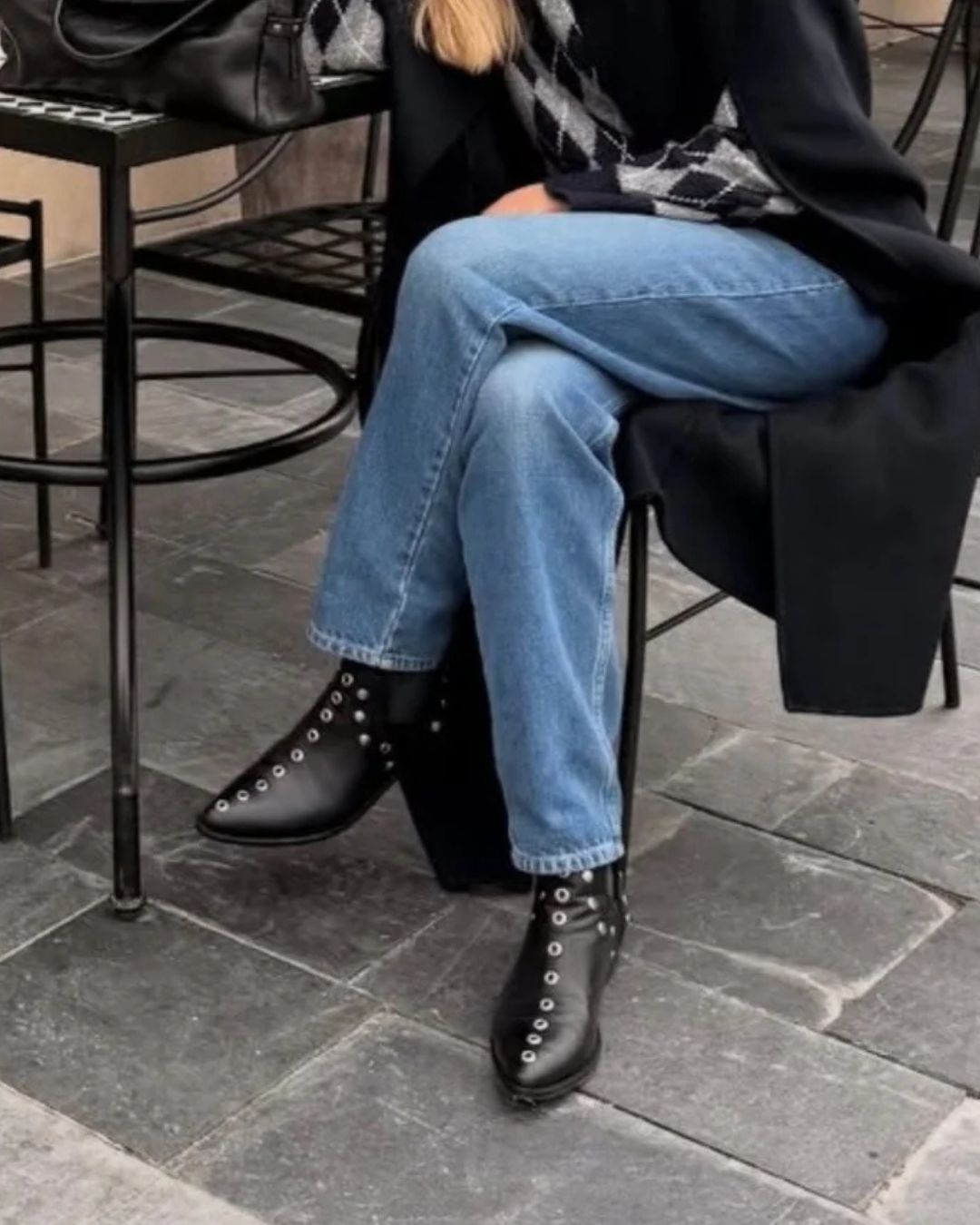 Stivaletti neri con punta borchiata [Pre-ordine] 