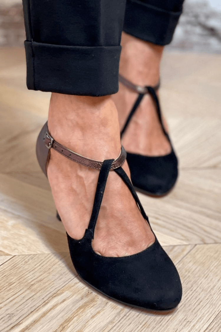 Scarpe con tacco a mandorla e cinturino a T in pelle di velluto a contrasto [Pre-ordine]