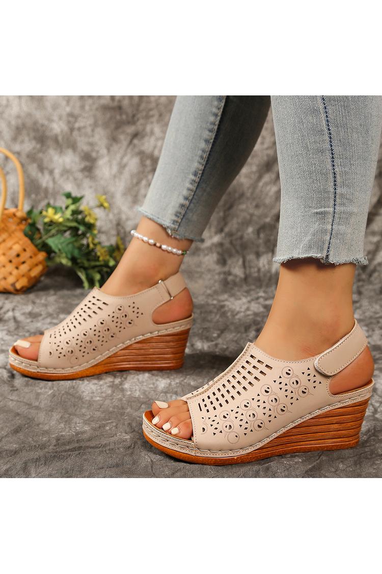 Sandali con zeppa e cinturino posteriore casual, con punta tonda e traforata, tinta unita