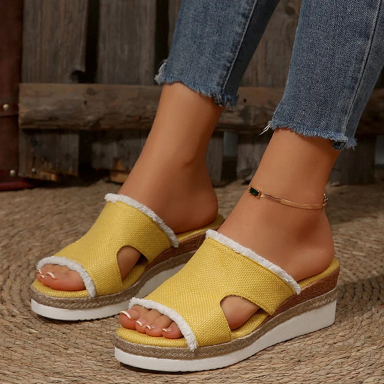 Kapcie na koturnie Canvas Colorblock z surowym wykończeniem, wycięciem i odkrytymi palcami