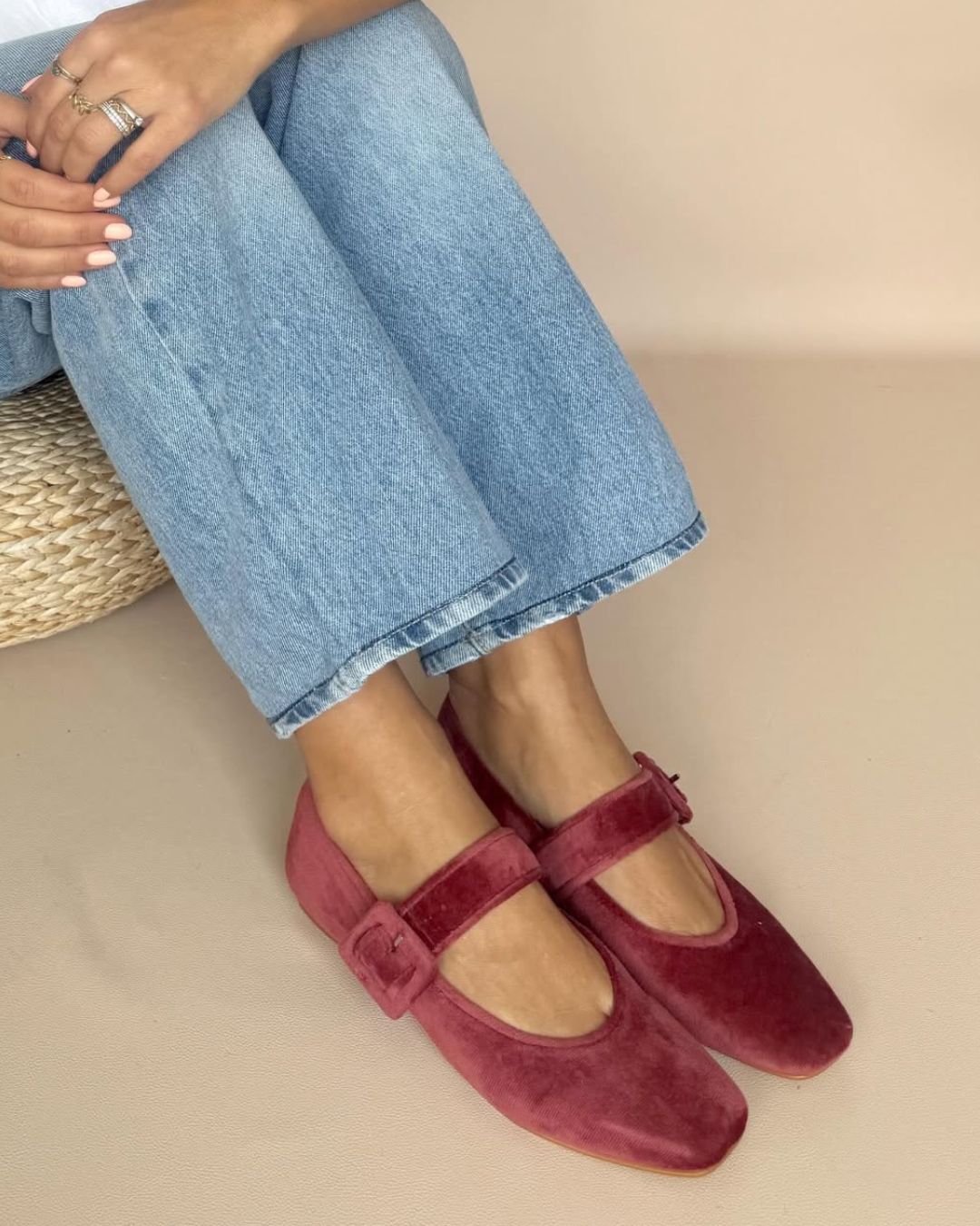 Bordeauxroter Samt Mary Jane Ballerinas mit breiter Schnalle und quadratischer Spitze [Vorbestellung]
