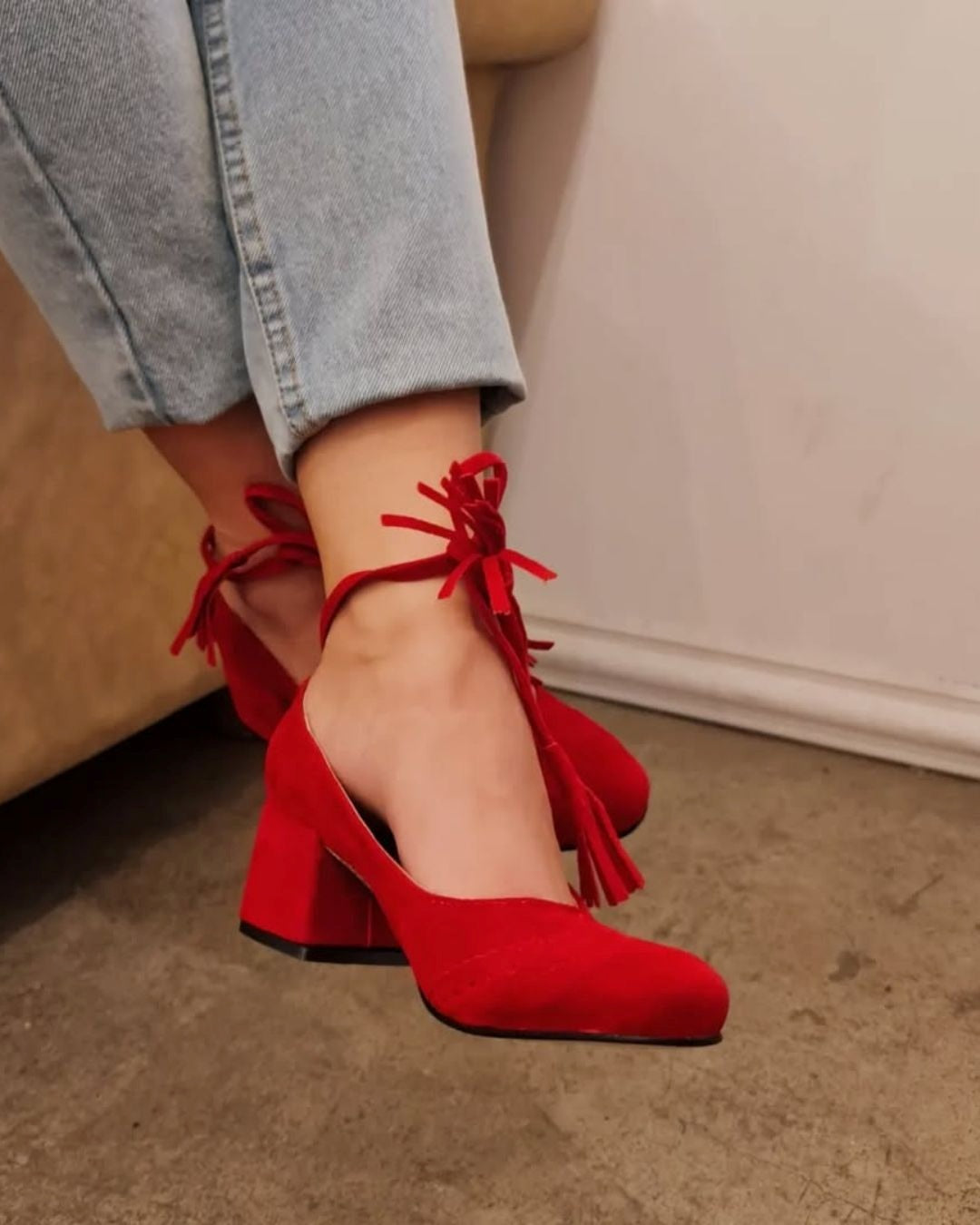 Décolleté con tacco spesso, punta affilata, lacci e frange [Pre-ordine] 