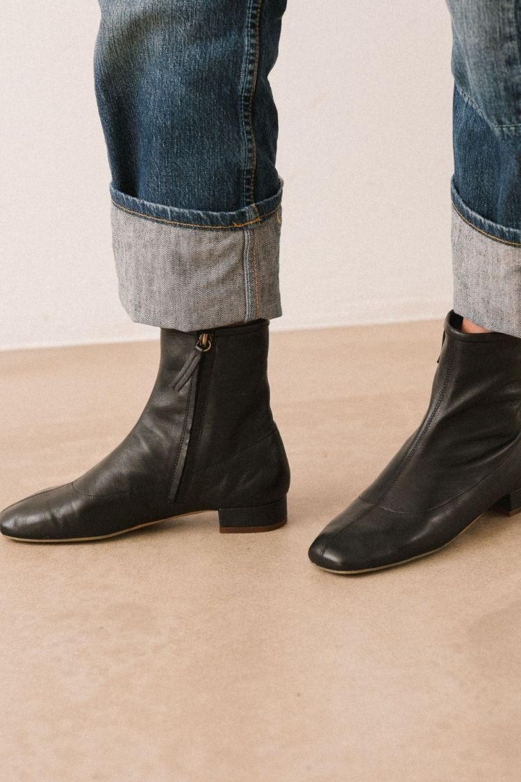 Stivaletti classici in pelle nera con punta quadrata [Pre-ordine] 