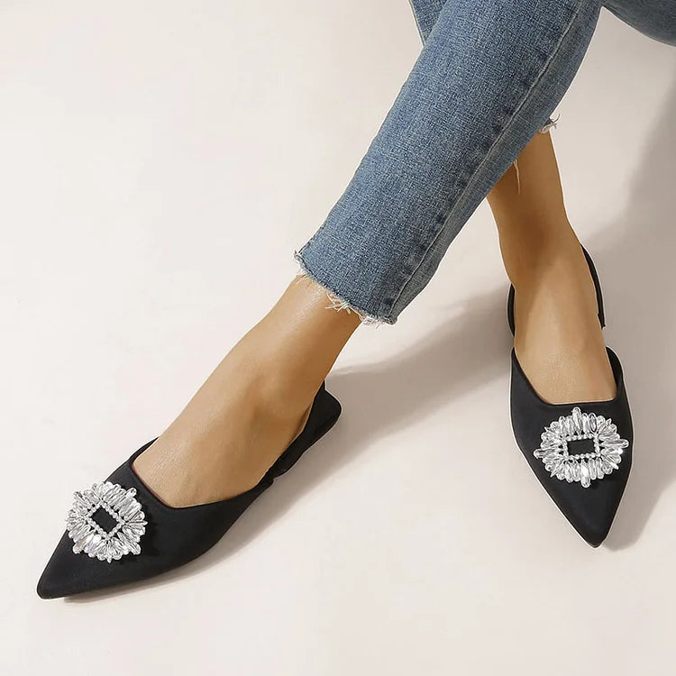 Freizeit-Flats mit spitzem Zehenbereich und Slingback-Riemen mit Strasssteinen