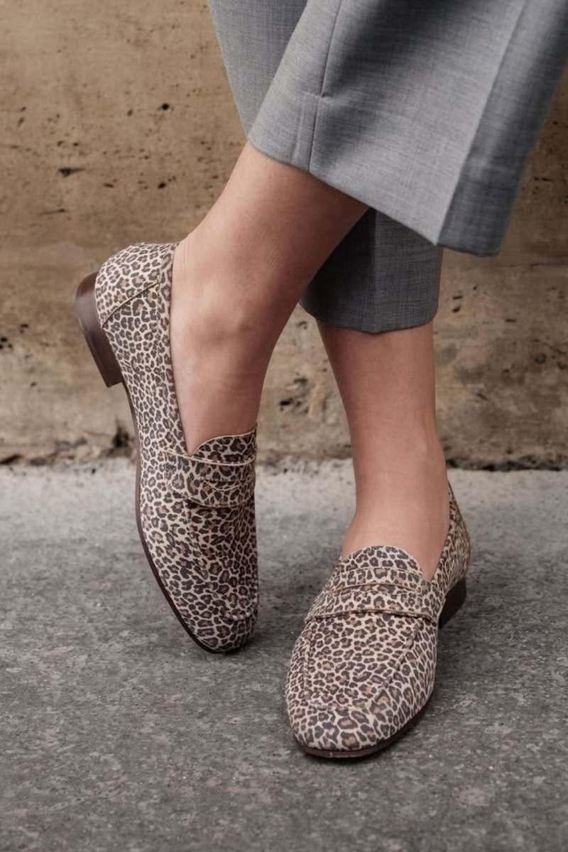 Loafers mit Leopardenmuster und mandelförmiger Spitze [Vorbestellung]