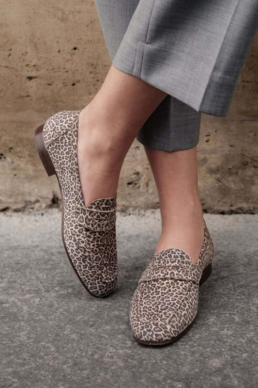 Loafers mit Leopardenmuster und mandelförmiger Spitze [Vorbestellung]