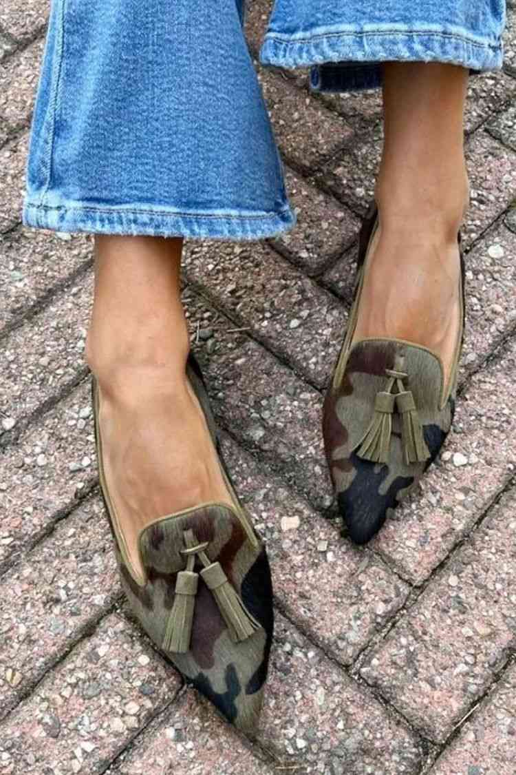 Ballerine a punta con nappe e stampa mimetica colorblock [Pre-ordine]