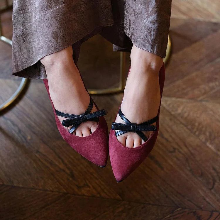 Baleriny w kolorze bordowym z ozdobą w formie kokardki i szpiczastym noskiem [Przedsprzedaż]