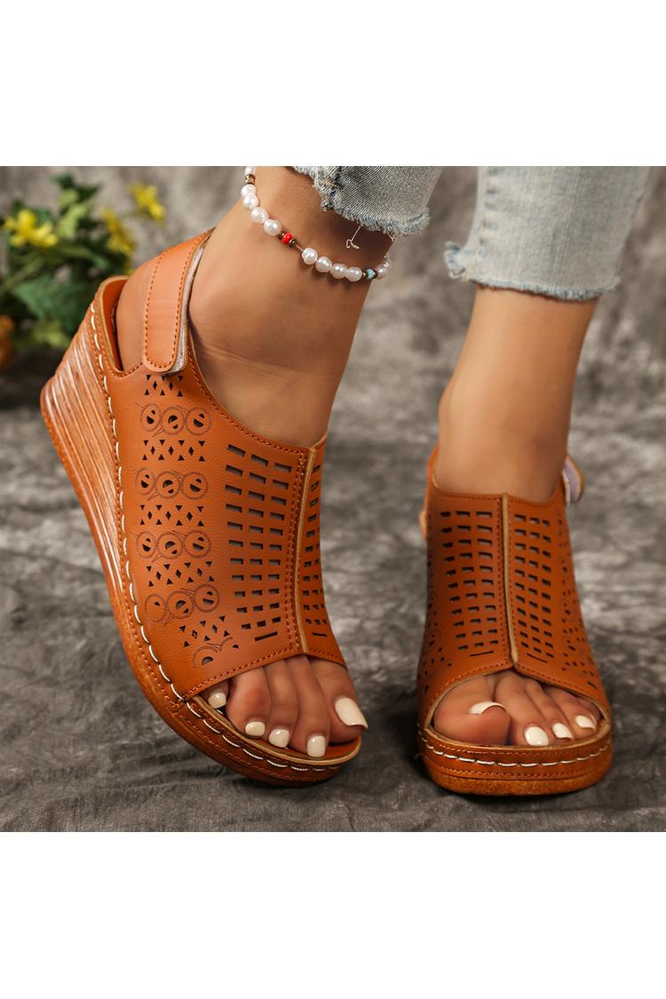 Sandali con zeppa e cinturino posteriore casual, con punta tonda e traforata, tinta unita