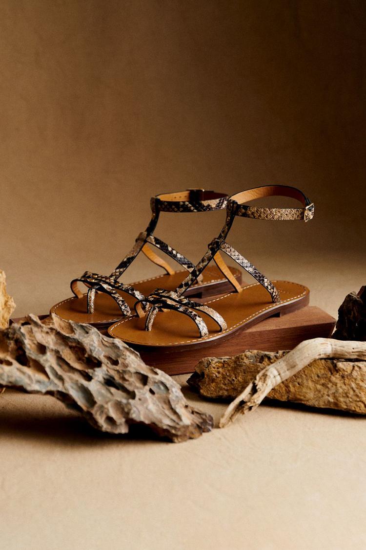 Sandali con punta tonda, fibbia e cinturino incrociato con stampa serpente [Pre-ordine] 