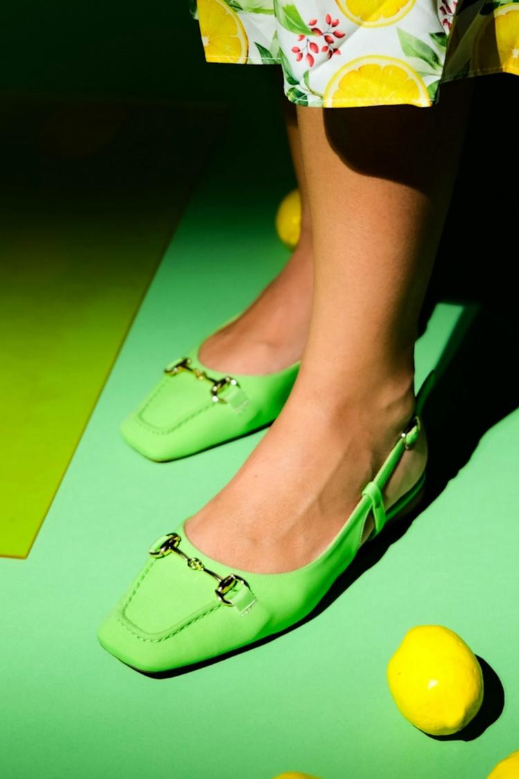 Décoration en métal Chaussures plates vertes à bout carré et bride arrière uni [Précommande]